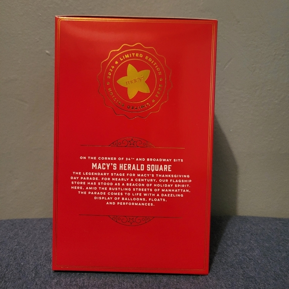 Macy's 2024 Thanksgiving Day Parade Holiday Lane Waterglobe - Picture 3 of 12